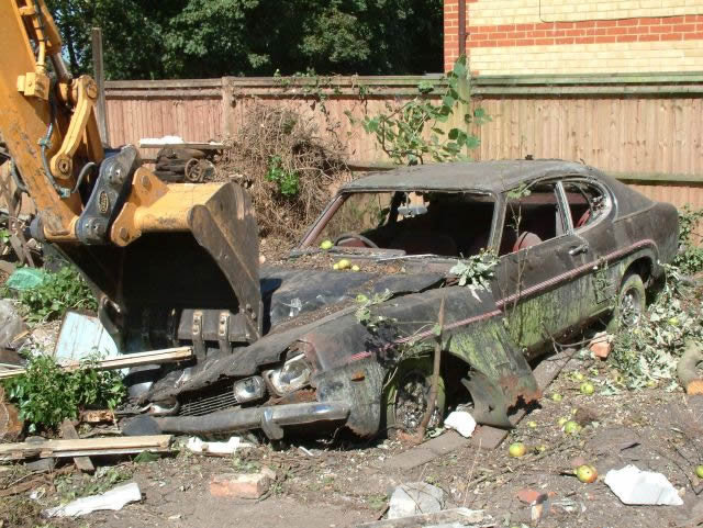 wrecked-ford-capri-002-640x480.jpg