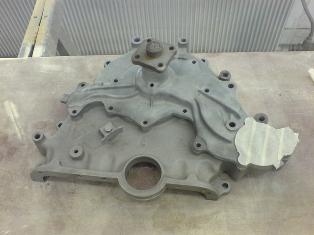 blant_34.JPG (115.25 KiB) Viewed 6349 times A vezérműfedél alapozása, a vízjáratok kitakarva egy rossz vízpumpával (akkor még nem tudtam, hogy az is piros lesz)