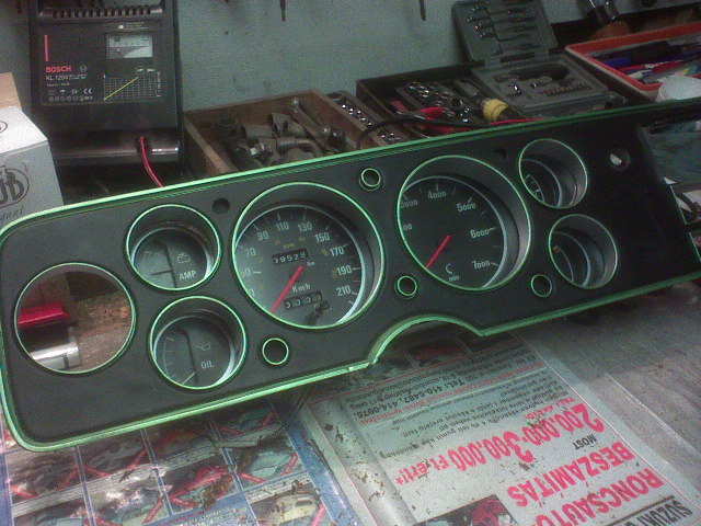 műszerfal a padon..JPG